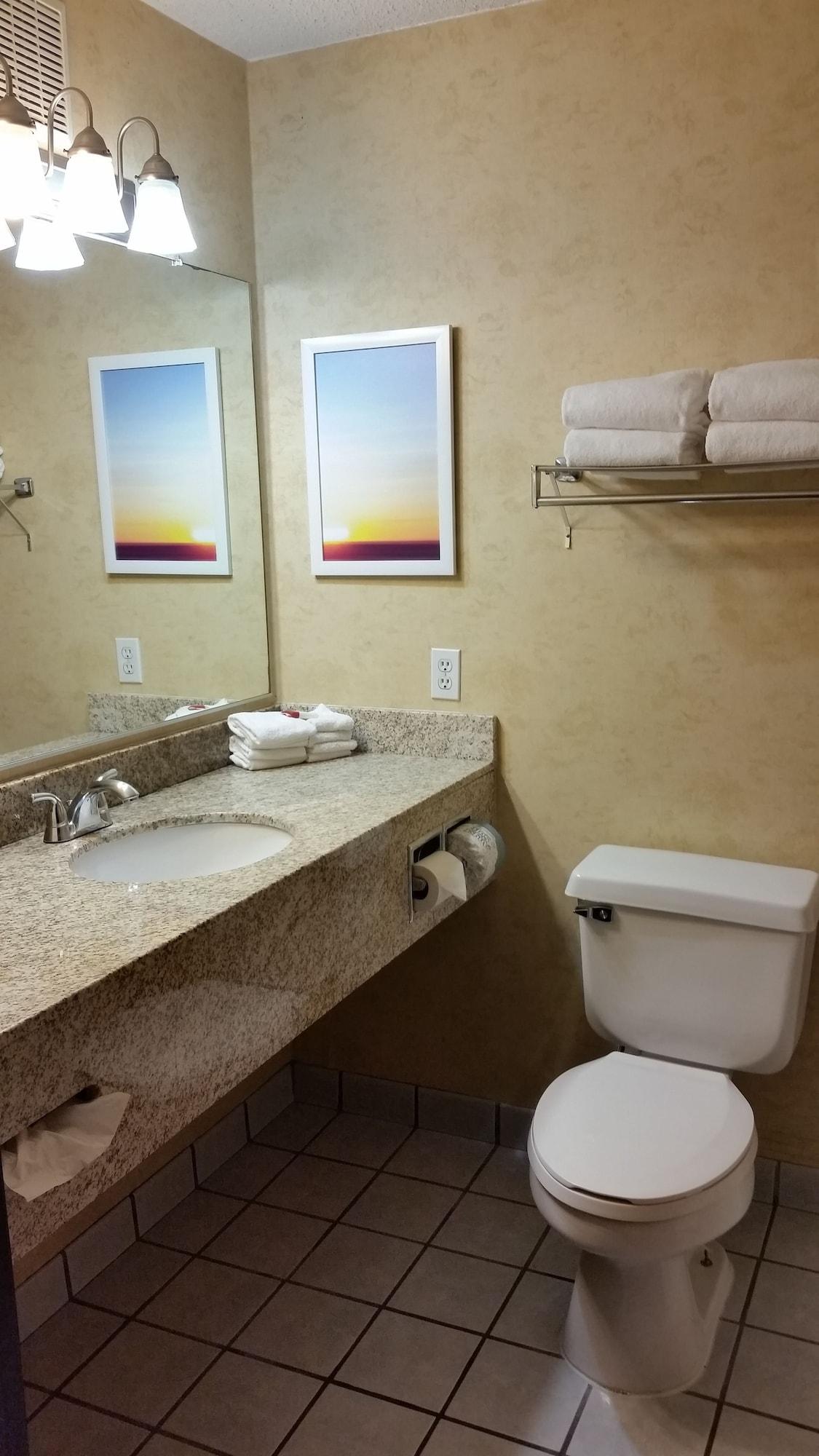 Days Inn & Suites By Wyndham Ванкувер Экстерьер фото