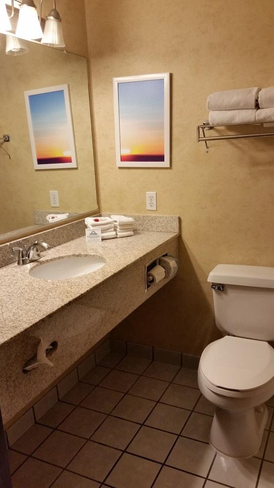 Days Inn & Suites By Wyndham Ванкувер Экстерьер фото