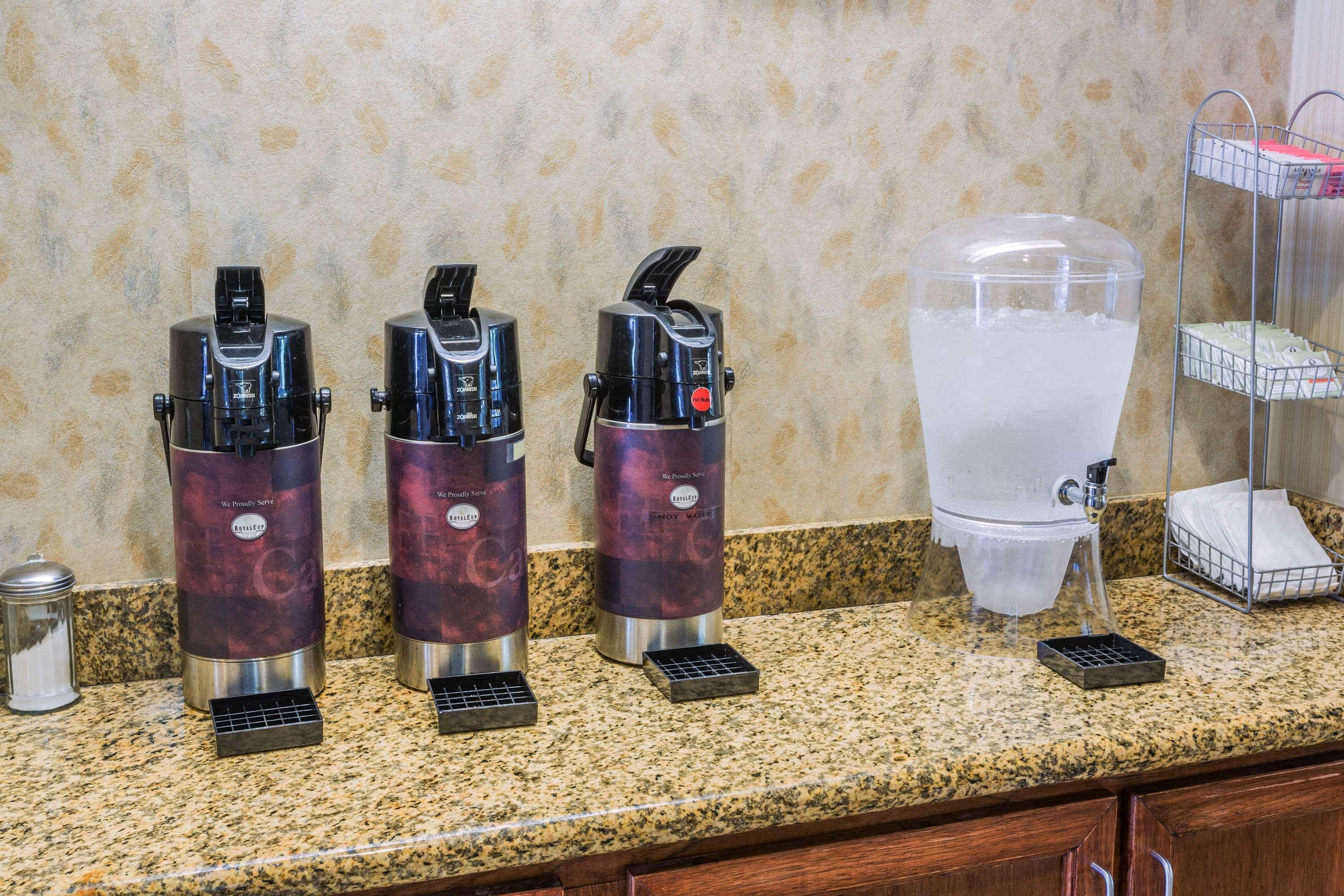 Days Inn & Suites By Wyndham Ванкувер Экстерьер фото