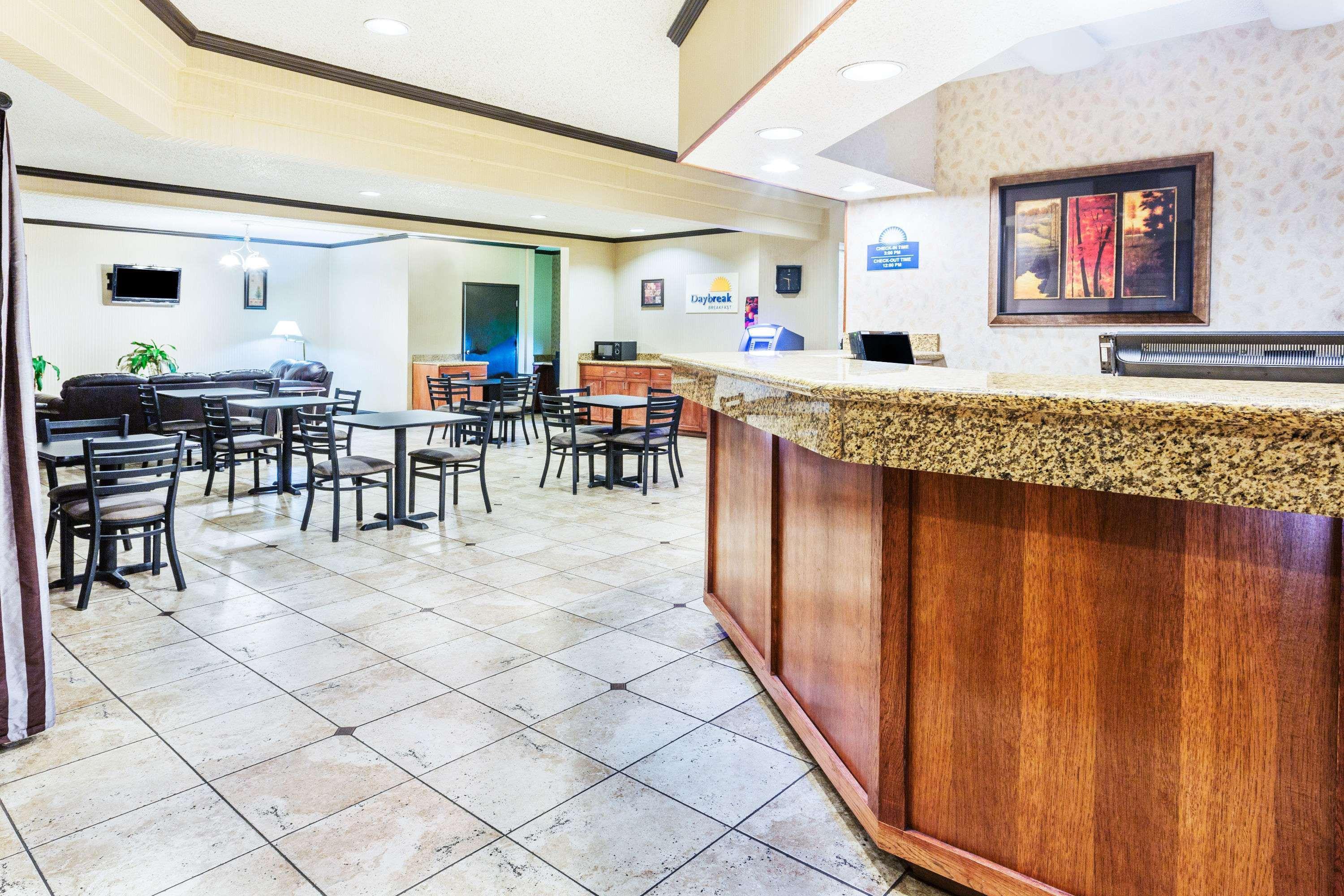 Days Inn & Suites By Wyndham Ванкувер Экстерьер фото