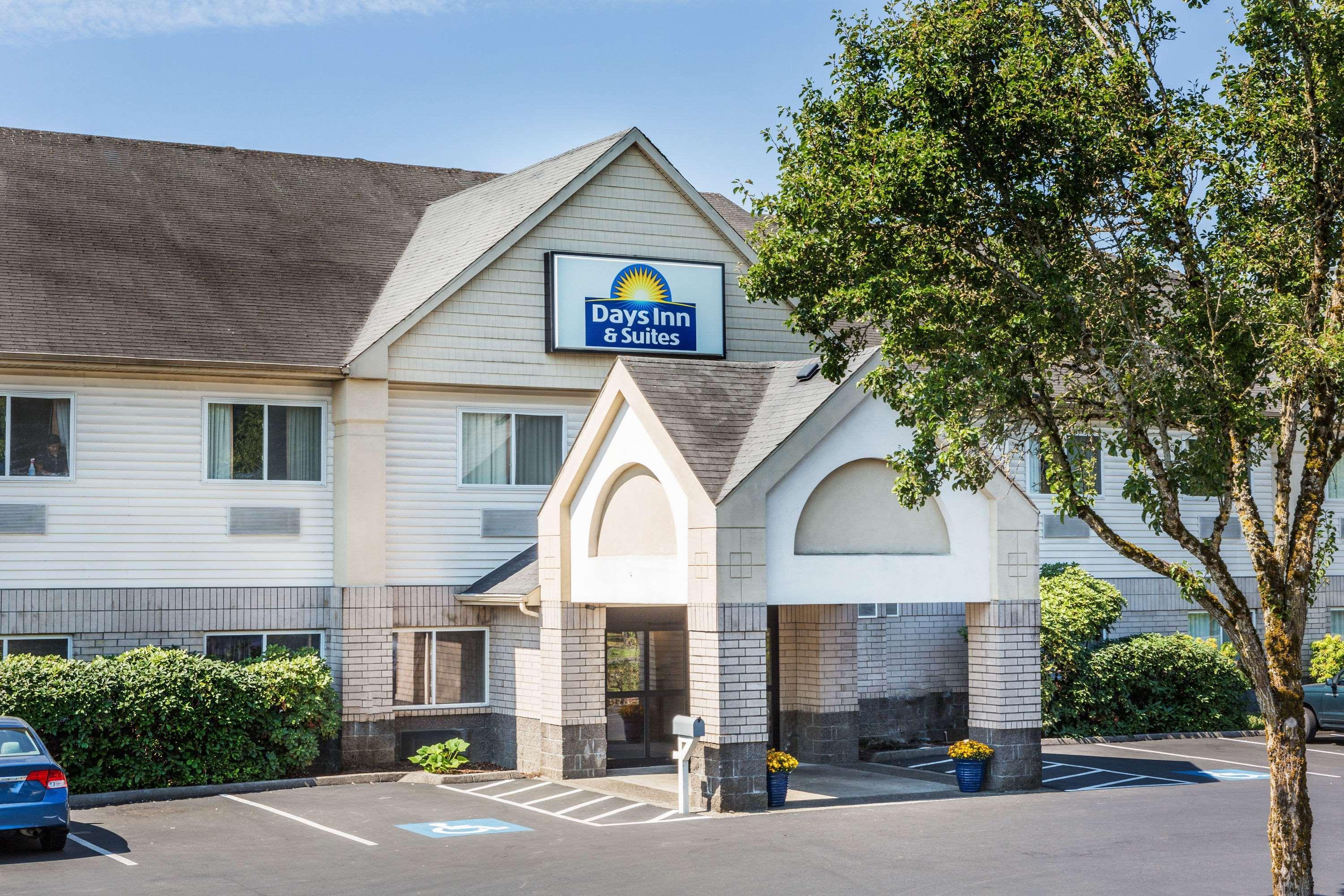 Days Inn & Suites By Wyndham Ванкувер Экстерьер фото