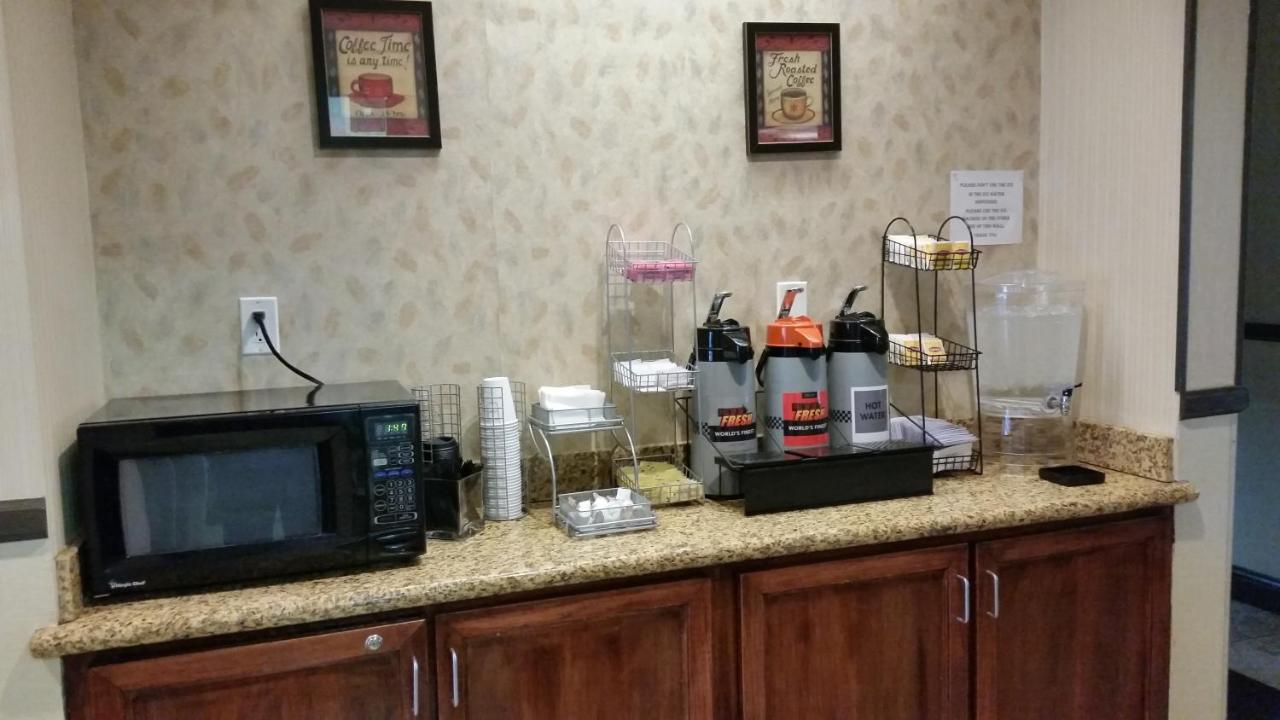 Days Inn & Suites By Wyndham Ванкувер Экстерьер фото
